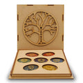 Pregiata scatola in legno pirografato a intarsio “ALBERO DELLA VITA” con Set di 7 pietre dei Chakra
