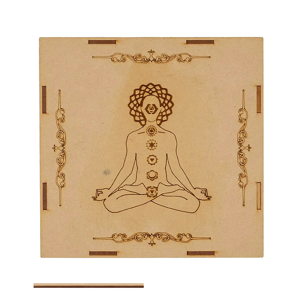 Pregiata scatola in legno pirografato a intarsio “YOGA” con Set di 7 pietre dei Chakra