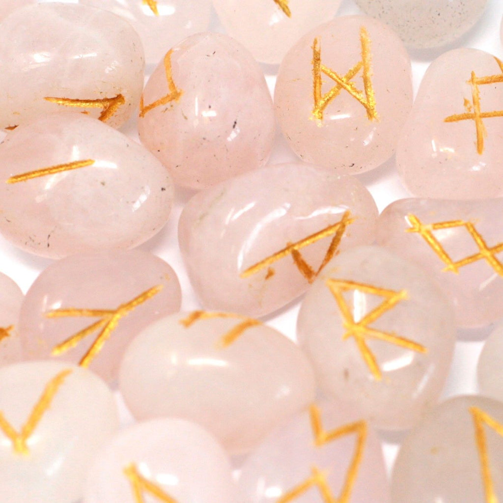 Rune Quarzo Rosa Set da 25 Rune con Sacca Personalizzata