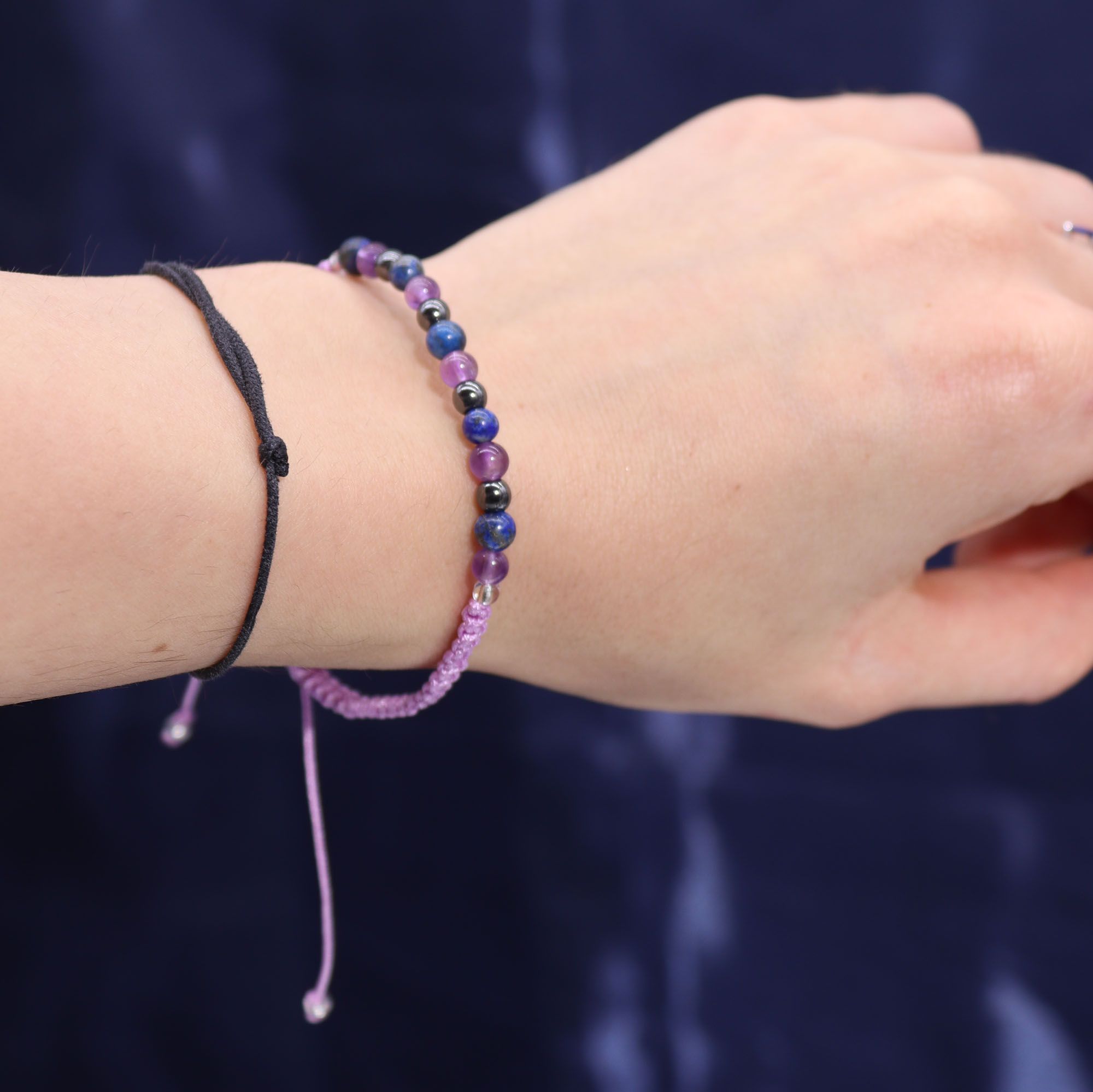 Candela Zodiacale Acquario con Bracciale di Pietre Naturali – Fragranza Amethyst Crystal & Amber