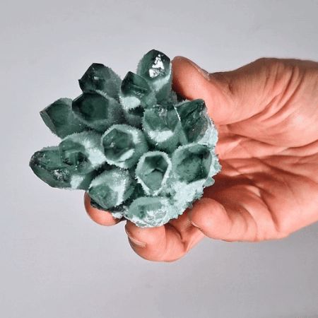 Cluster di Quarzo Naturale – Green Ghost Quartz (circa 250–300 g, 8 cm)