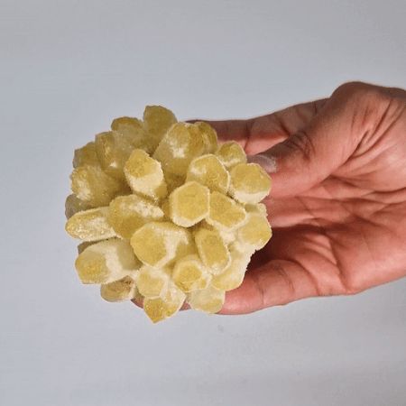 Cluster di Quarzo Naturale – Yellow Ghost Quartz (circa 250–300 g, 8 cm)