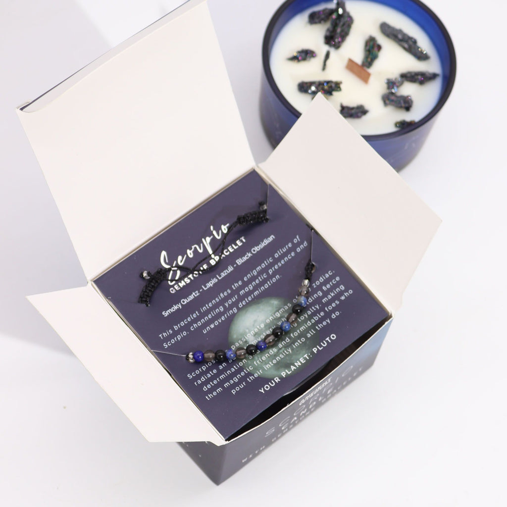 Candela Zodiacale Scorpione con Bracciale di Pietre Naturali – Fragranza Obsidian & Dark Coffee