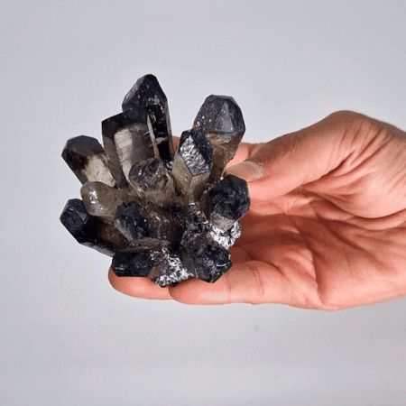 Cluster di Quarzo Naturale – Smoky Ghost Quartz (circa 250–300 g, 8 cm)