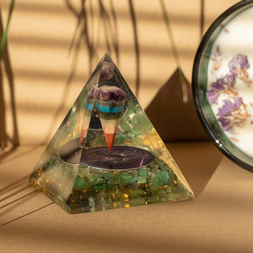 Piramidi Orgonite medie 7x6 cm Chips di Avventurina Verde
