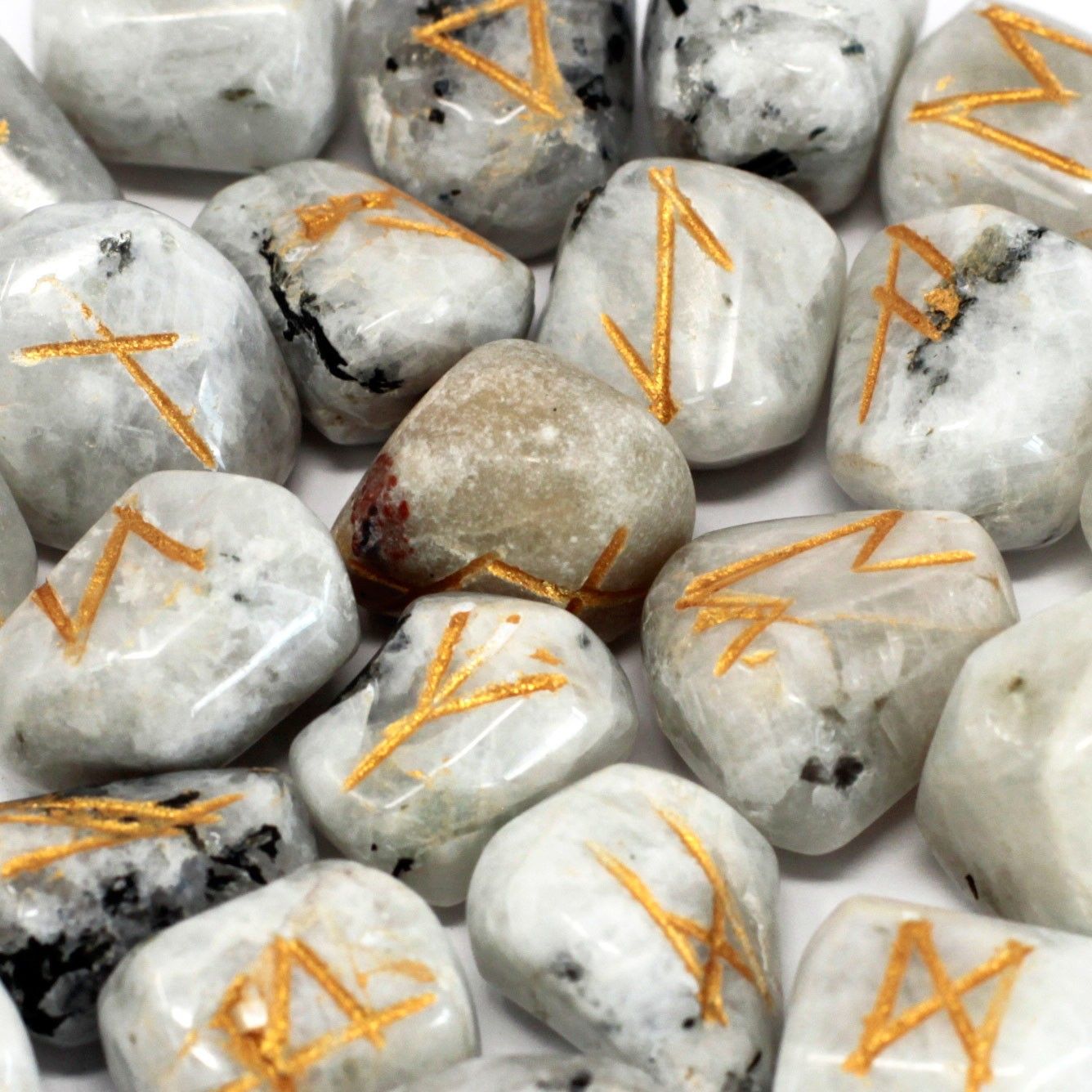 Rune Labradorite Bianca Set da 25 Rune con Sacca Personalizzata