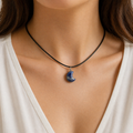 Ciondolo Luna in Sodalite Naturale – Simbolo di Intuizione e Armonia